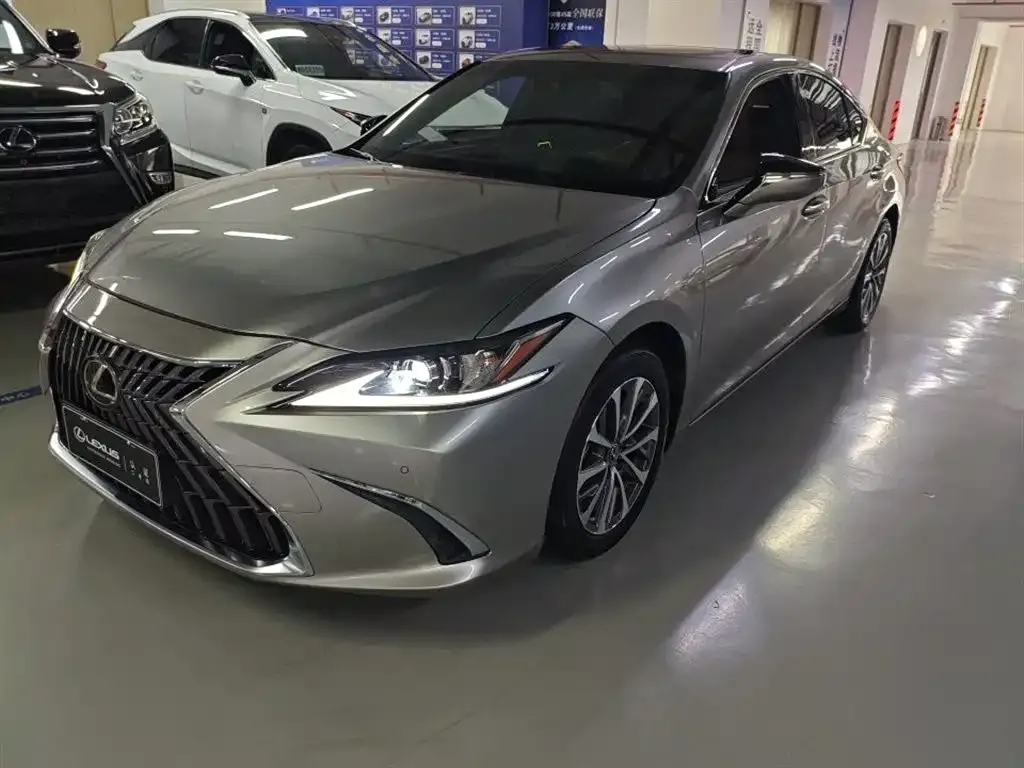 Lexus ES — фото 1