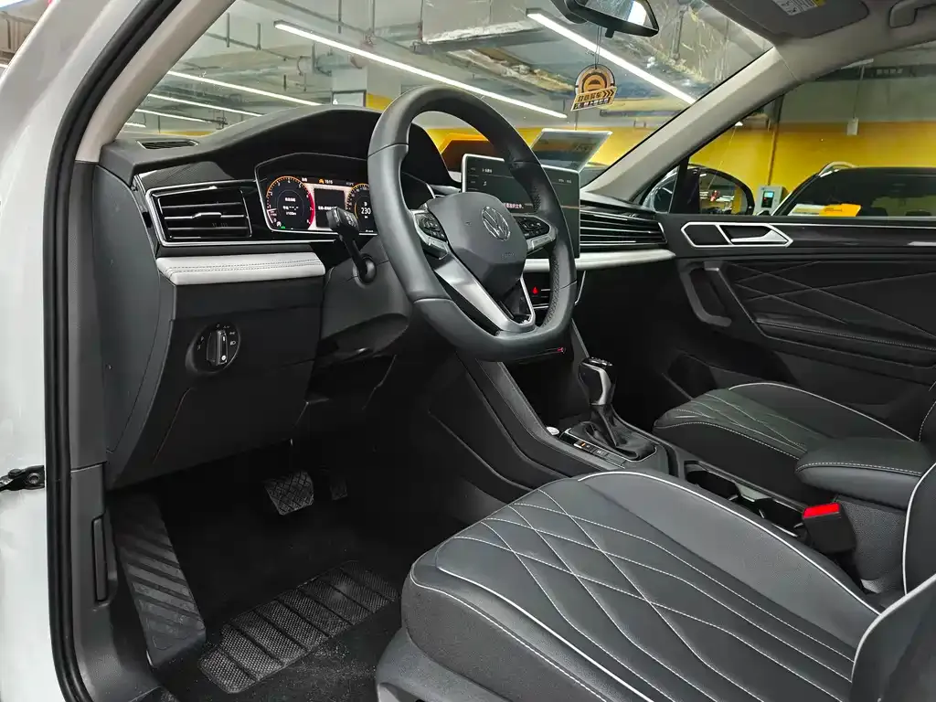 Volkswagen Tiguan L — фото 2