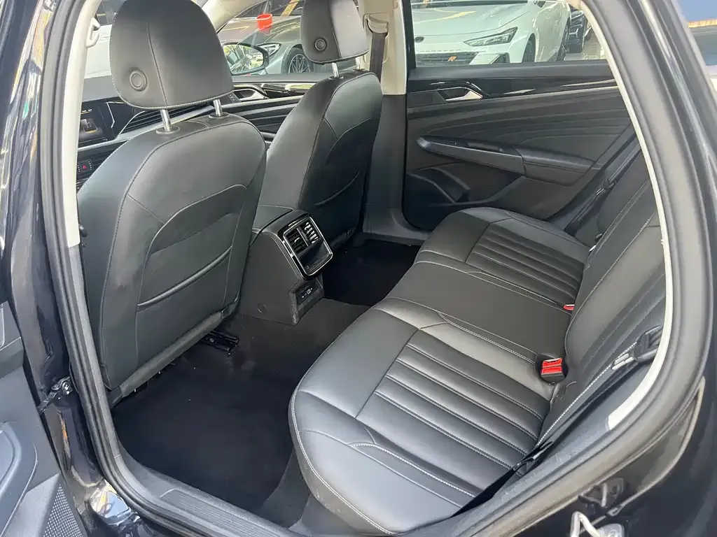 Volkswagen Passat — фото 6