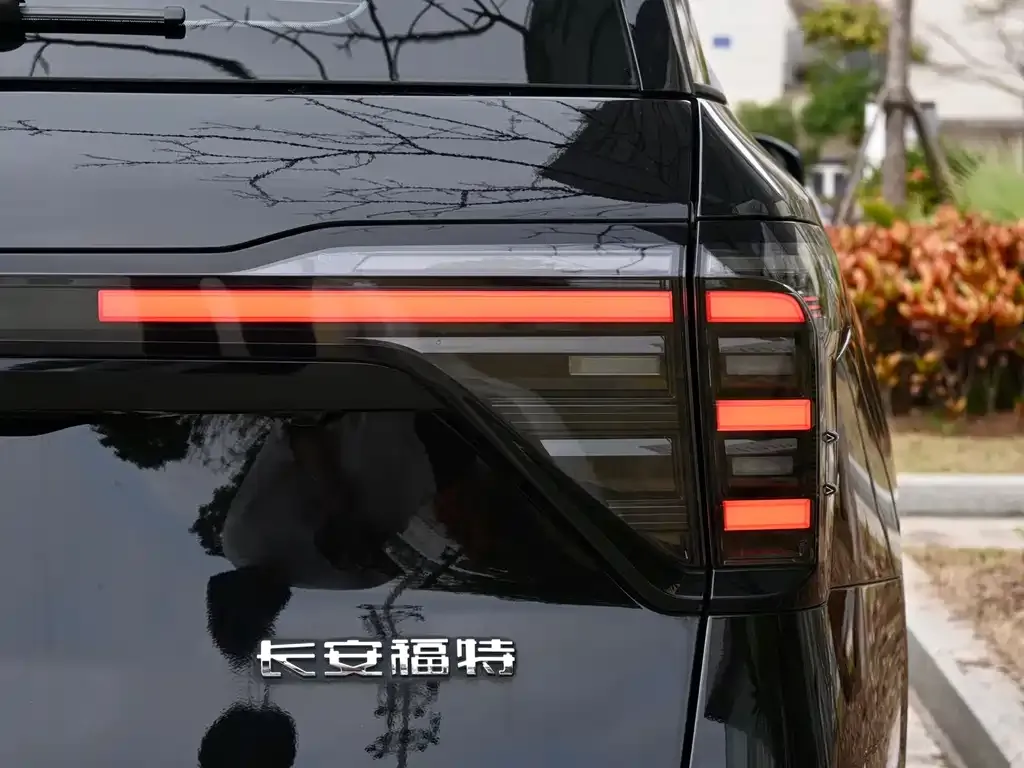 Ford Edge — фото 10