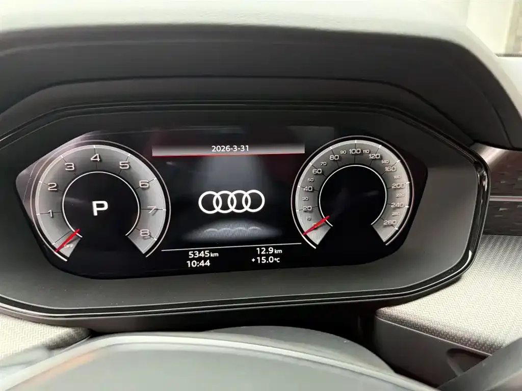 Audi Q6 — фото 1