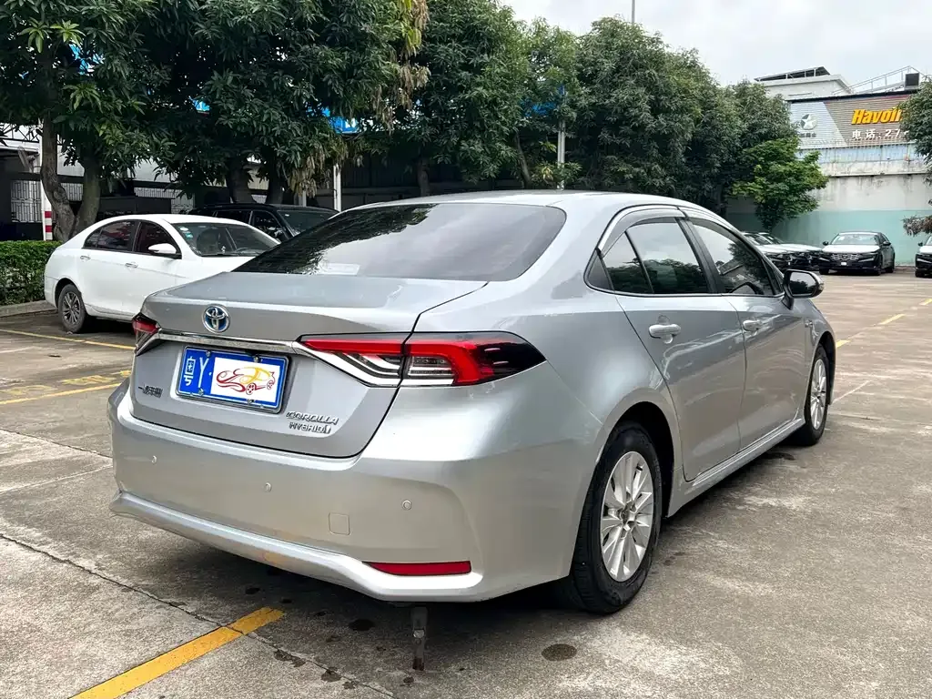 Toyota Corolla — фото 8