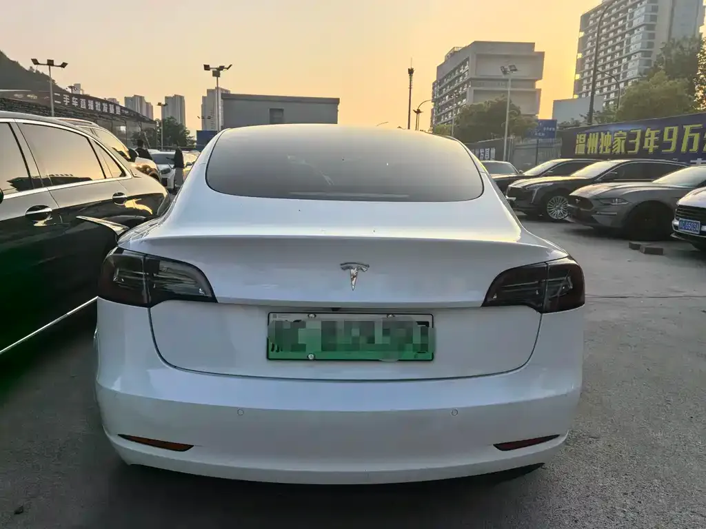 Tesla Model 3 — фото 4