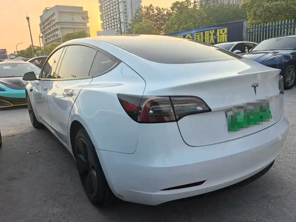 Tesla Model 3 — фото 10