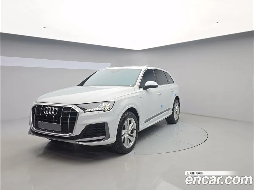 Audi Q7 — фото 1