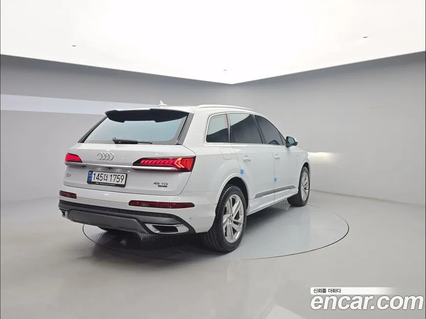 Audi Q7 — фото 10