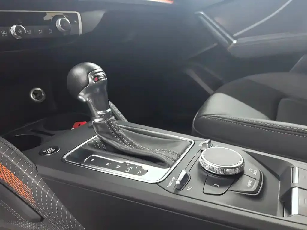 Audi Q2L 2023 из CN, фото 5