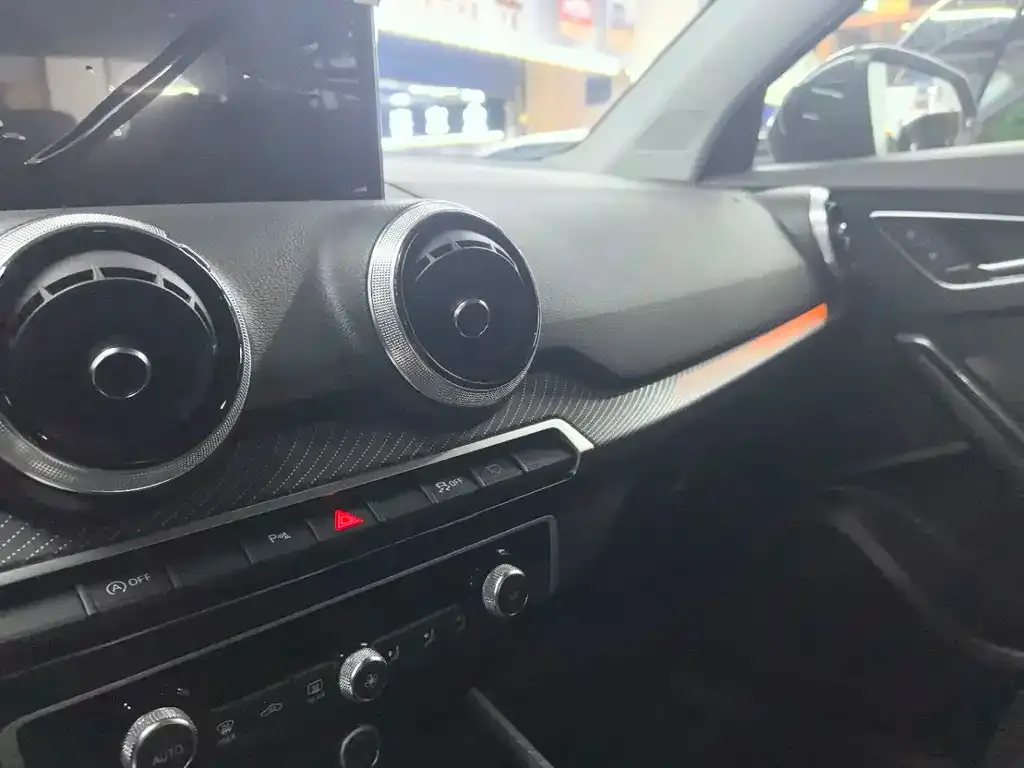 Audi Q2L 2023 из CN, фото 6