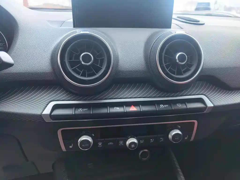 Audi Q2L 2023 из CN, фото 8