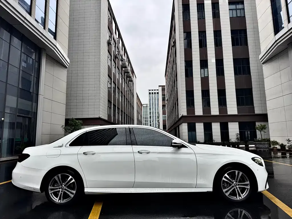 Mercedes-Benz E-Class — фото 4