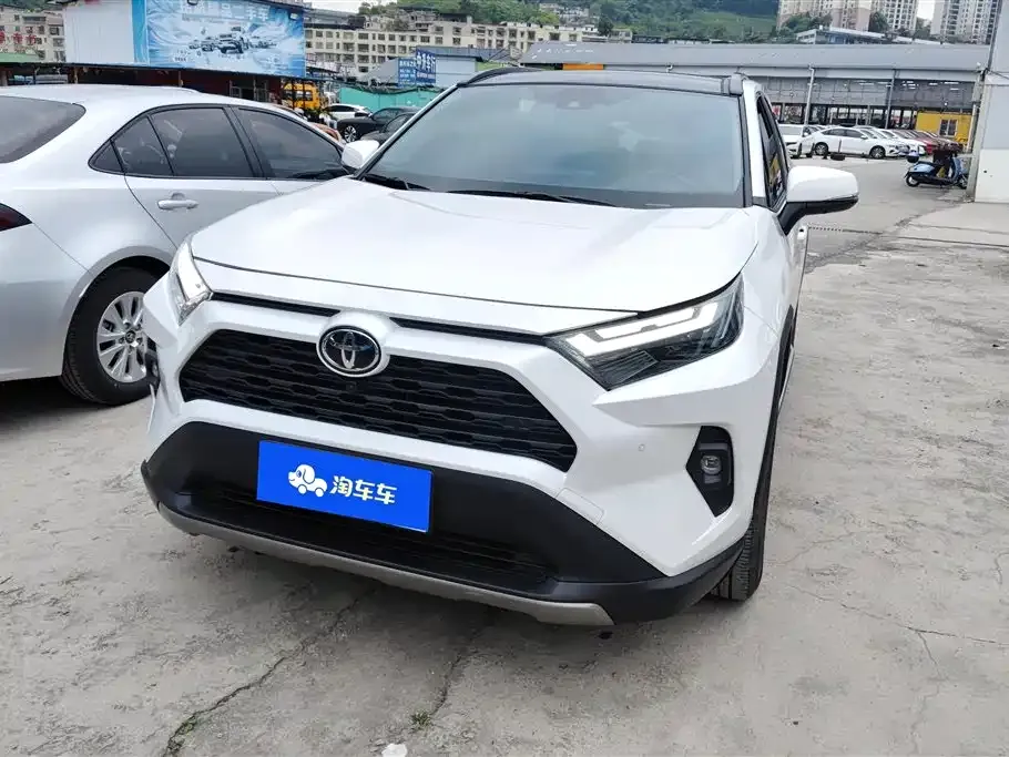 Toyota RAV4 — фото 1
