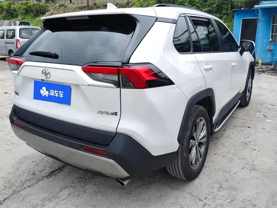 Toyota RAV4 — фото 10