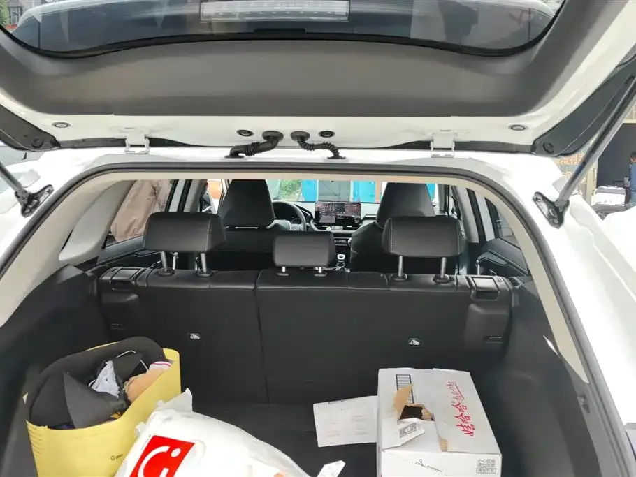 Toyota RAV4 — фото 2