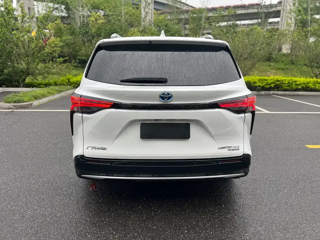 Toyota Sienna — фото 6
