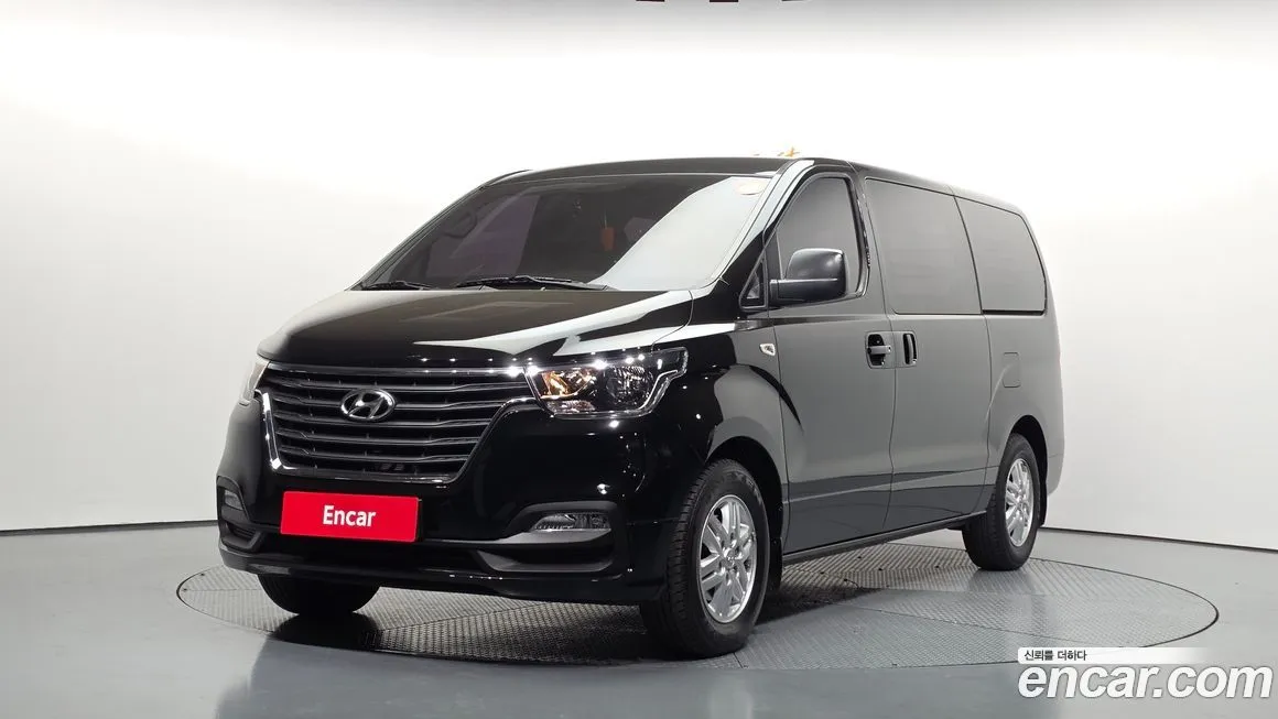 Hyundai Starex — фото 1