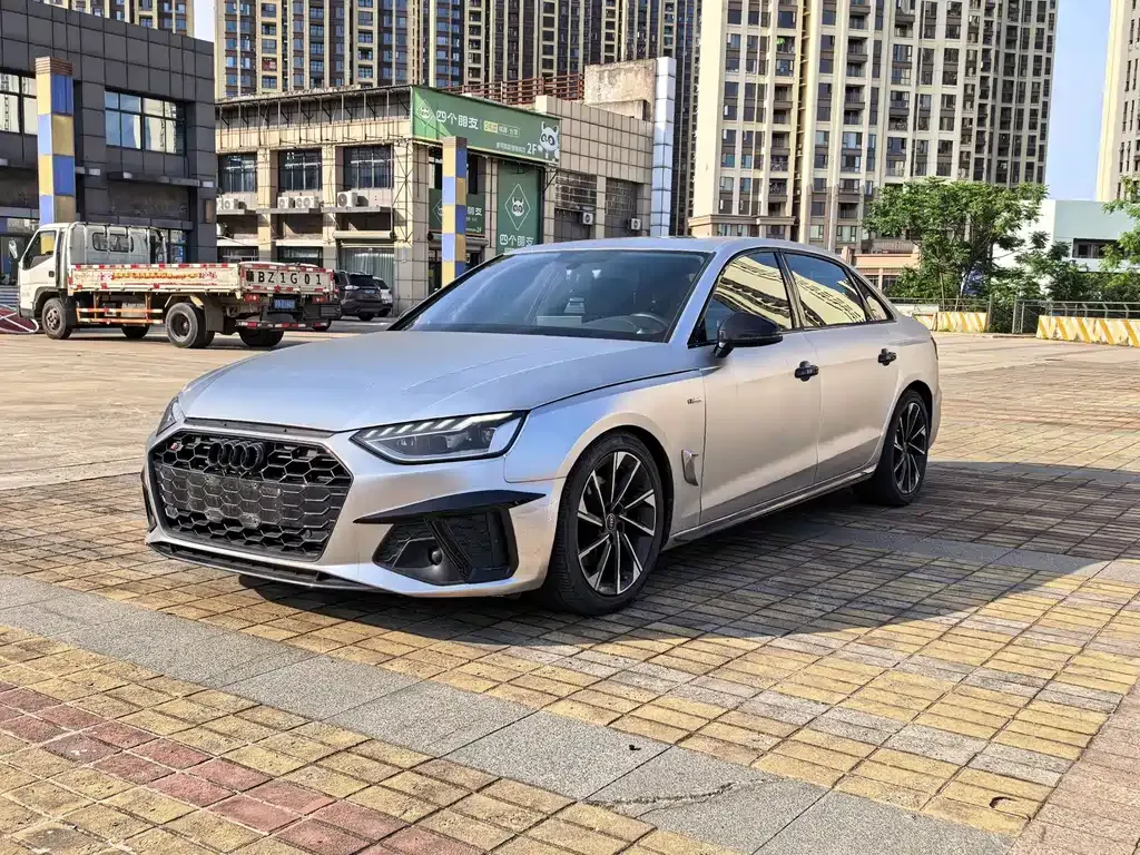Audi A4L — фото 1