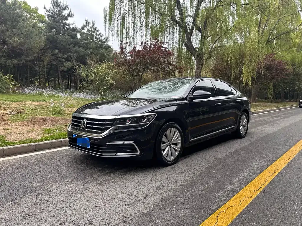 Volkswagen Passat — фото 1