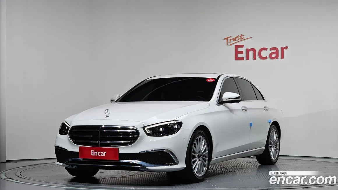Mercedes-Benz E-Class — фото 1