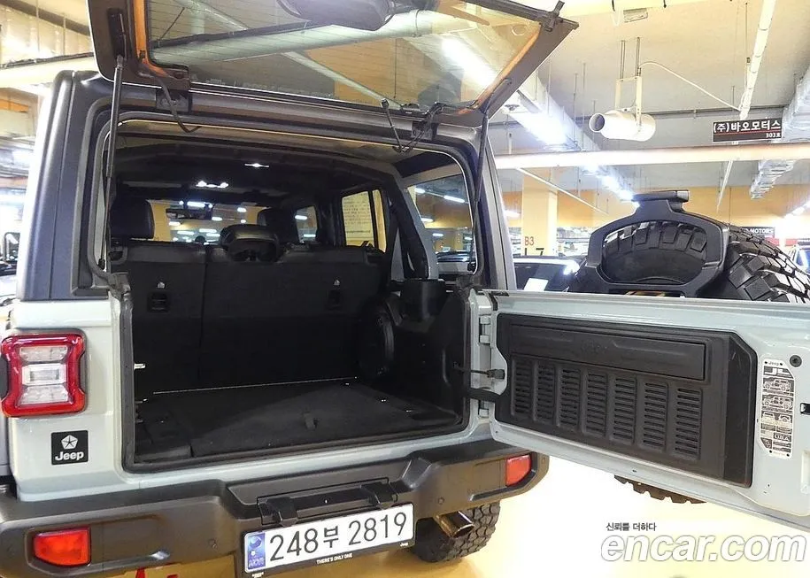 Jeep Wrangler 2023 из KR, фото 3
