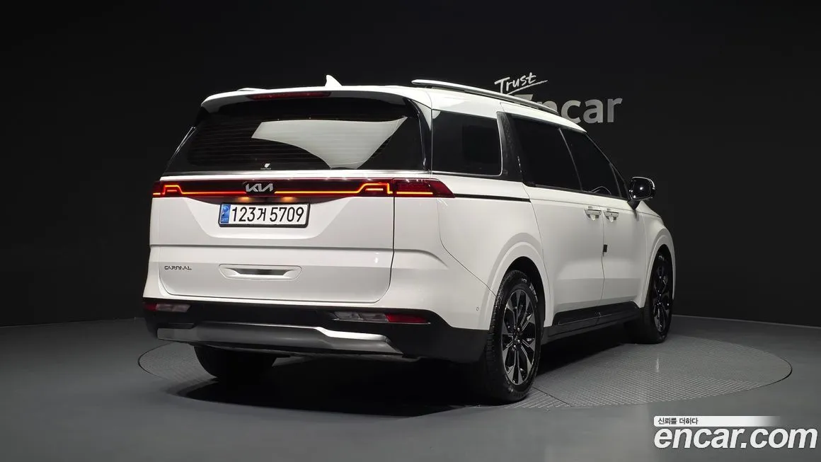 Kia Carnival — фото 5