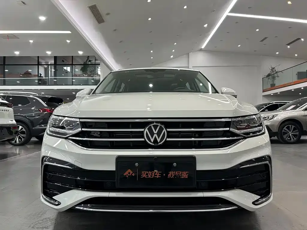 Volkswagen Tiguan L — фото 4