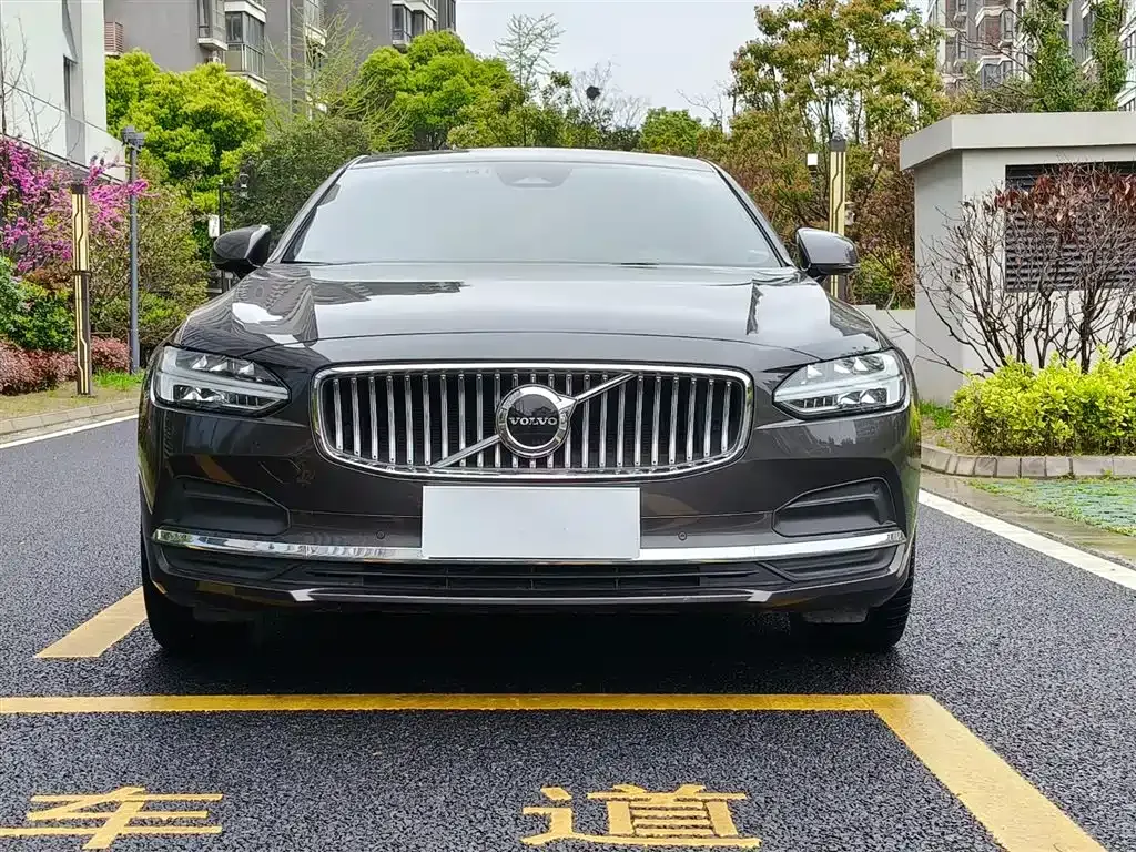 Volvo S90 — фото 1