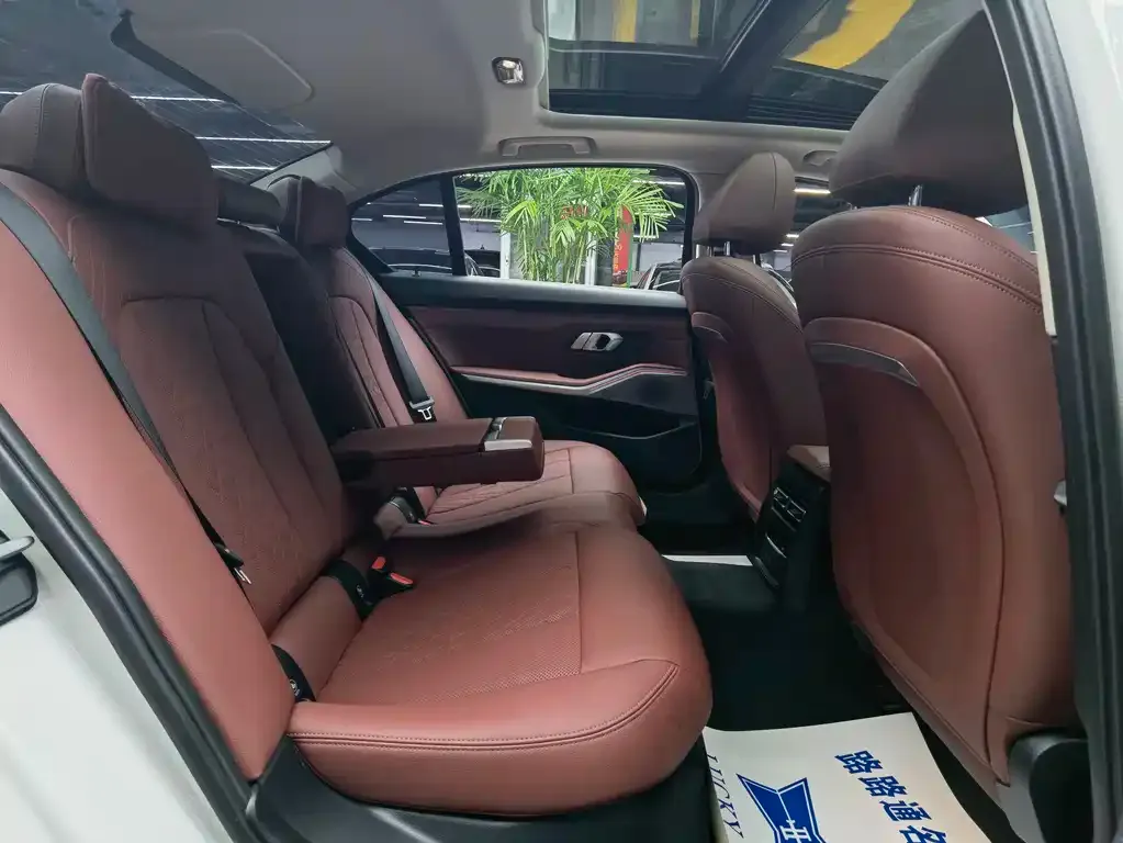 BMW 3 Series 2023 из CN, фото 2