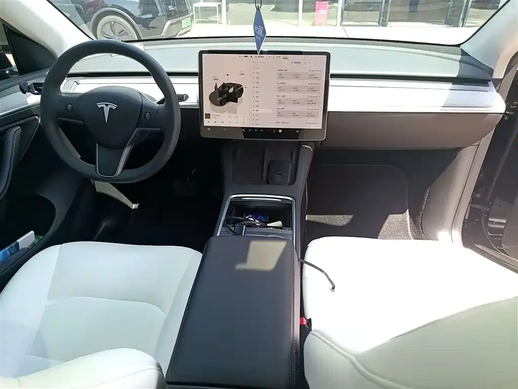 Tesla Model Y — фото 6