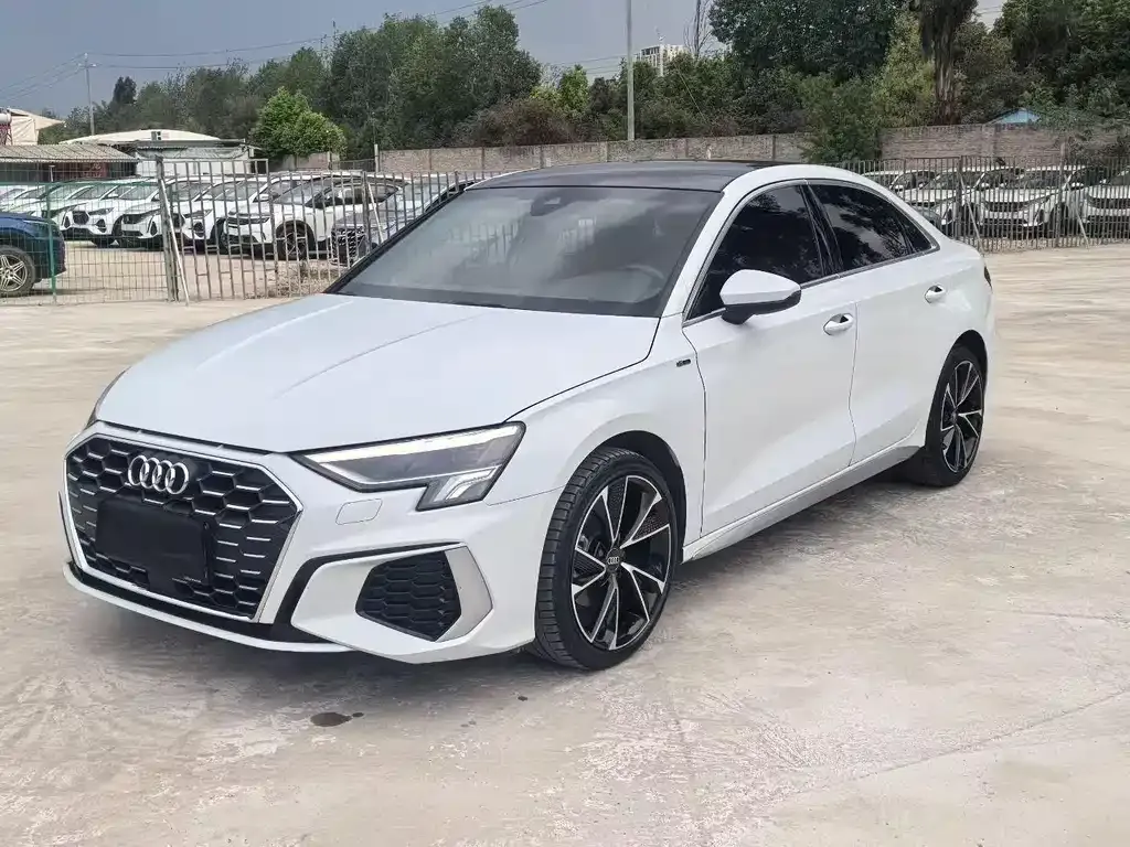 Audi A3 — фото 1