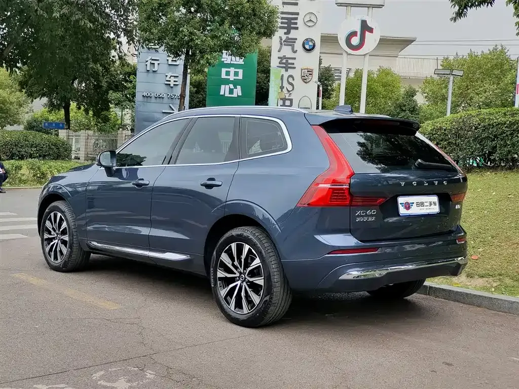 Volvo XC60 — фото 10