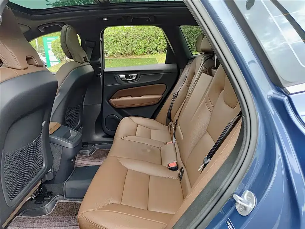 Volvo XC60 — фото 2