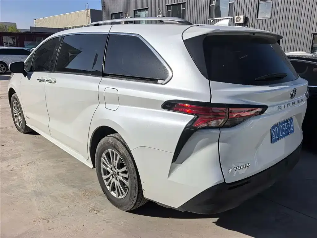 Toyota Sienna 2024 из CN, фото 2