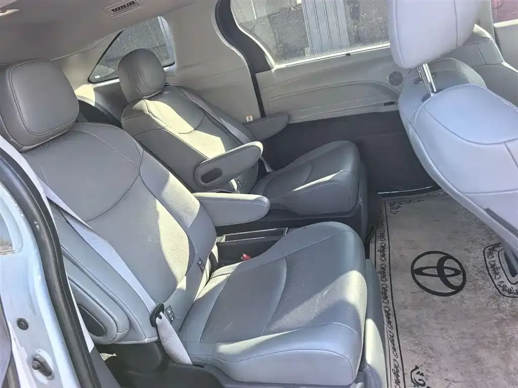 Toyota Sienna 2024 из CN, фото 1
