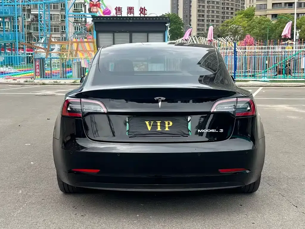Tesla Model 3 — фото 7