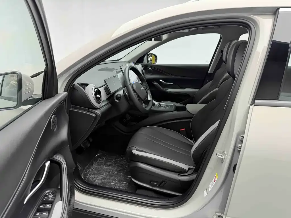 BYD Seal 05 DM-i — фото 8