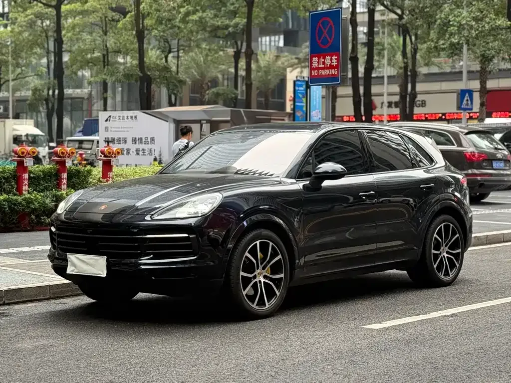 Porsche Cayenne — фото 1
