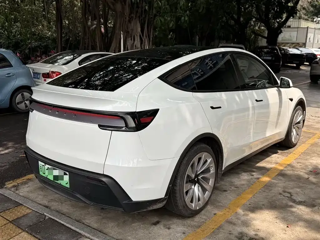 Tesla Model Y — фото 7