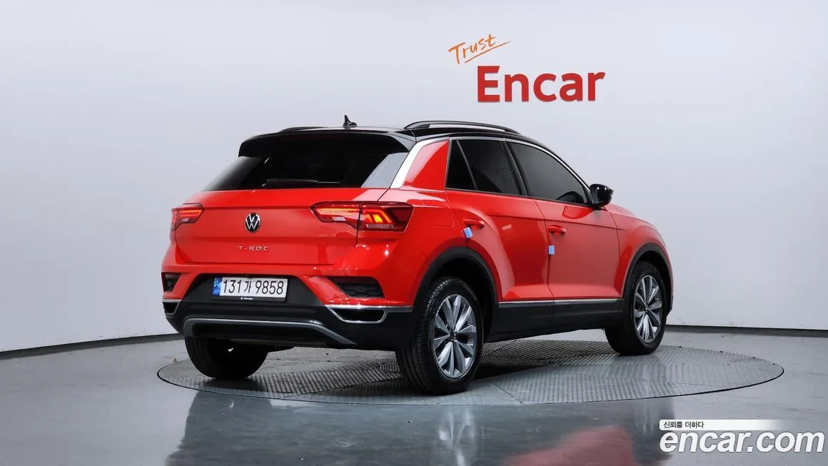 Volkswagen T-Roc — фото 9
