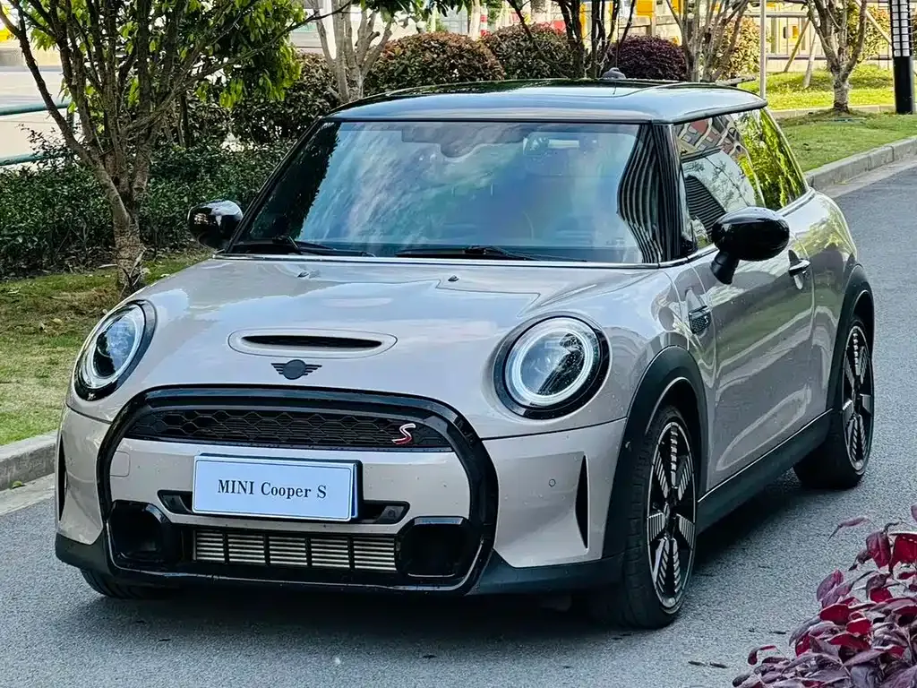 MINI Cooper (3-door) — фото 1