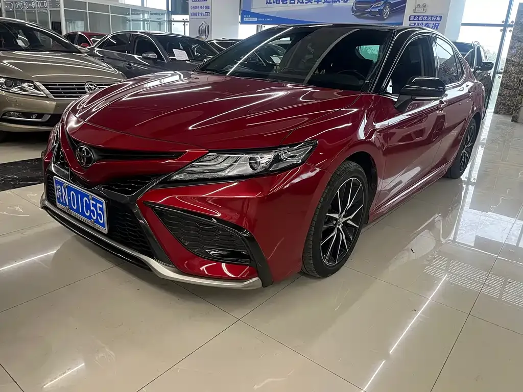 Toyota Camry — фото 6