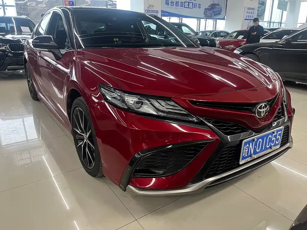 Toyota Camry — фото 10