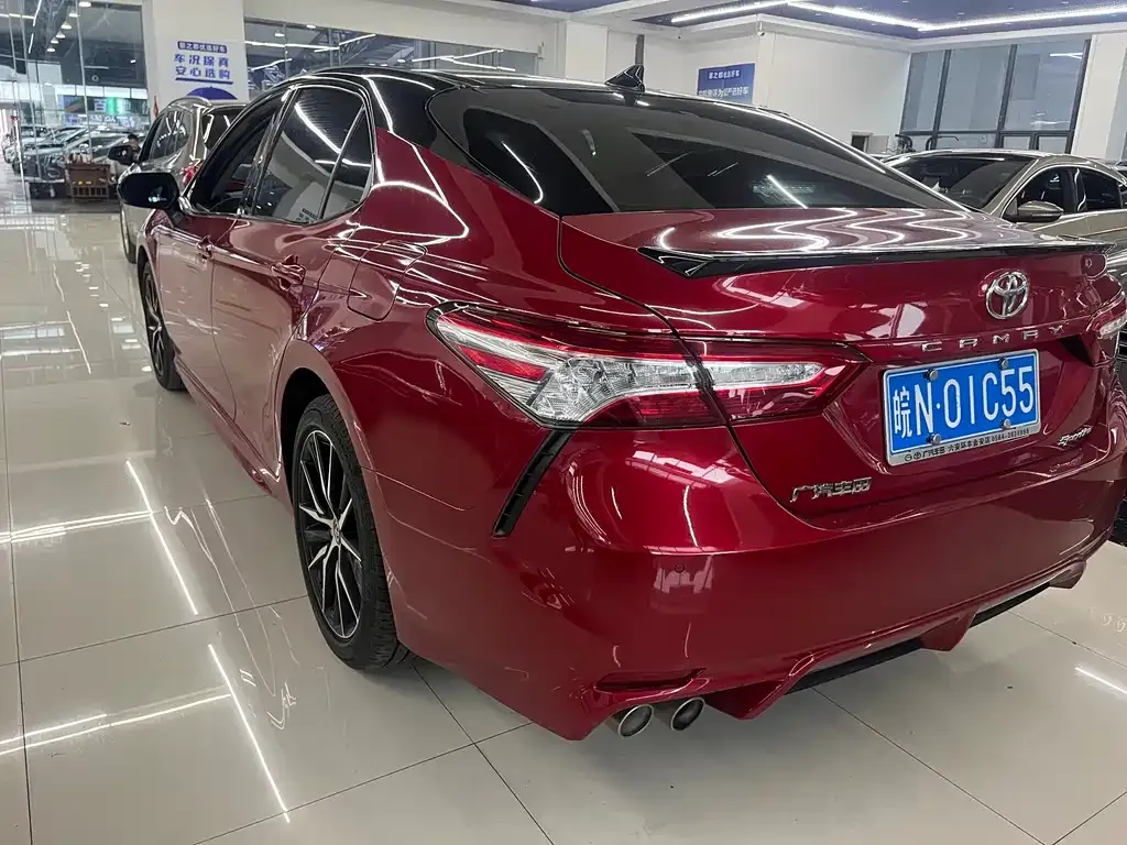 Toyota Camry — фото 7