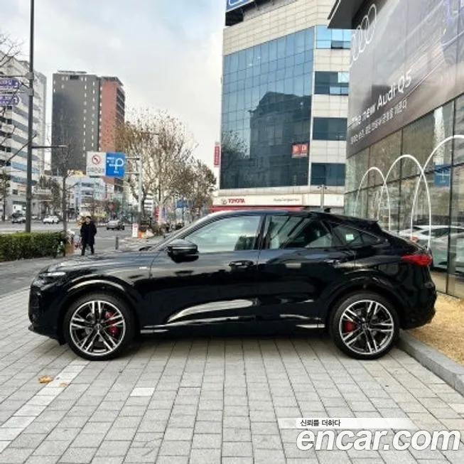 Audi Q5 2025 из KR, фото 2