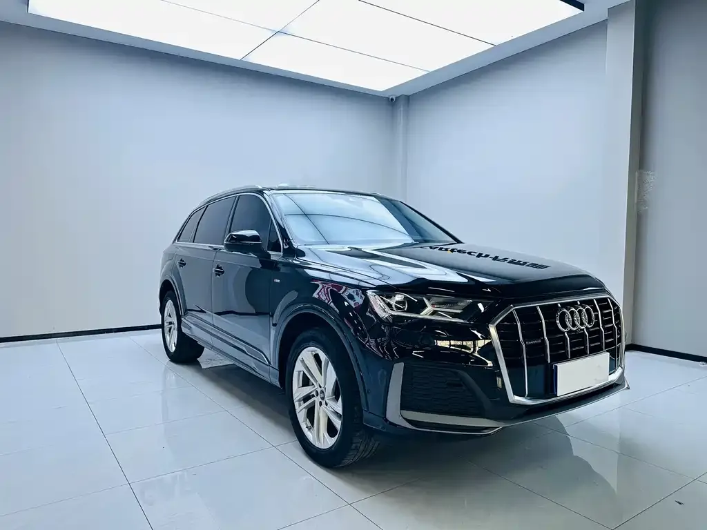 Audi Q7 2023 из CN, фото 2