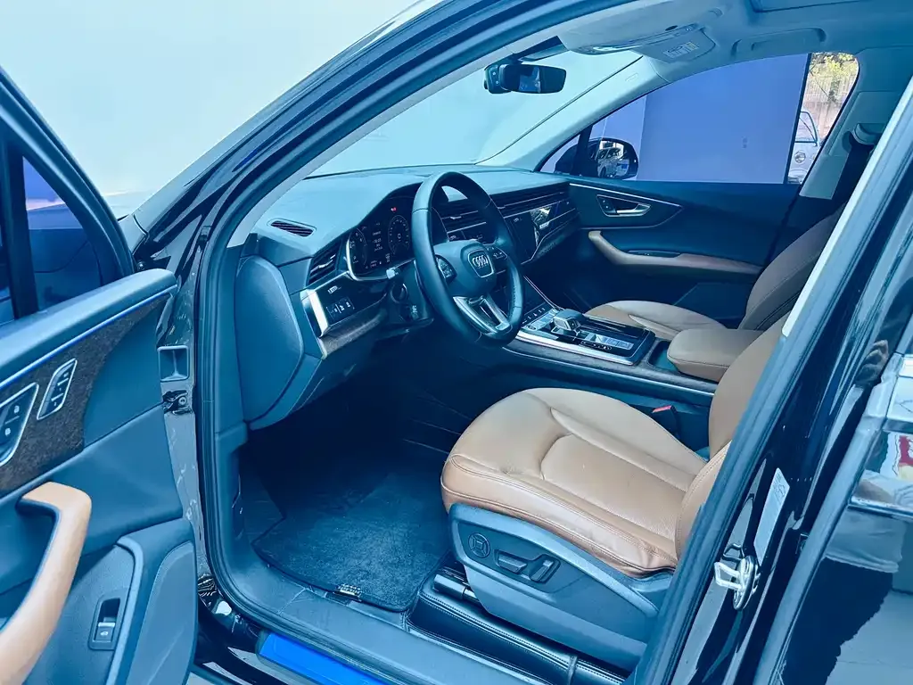 Audi Q7 2023 из CN, фото 7