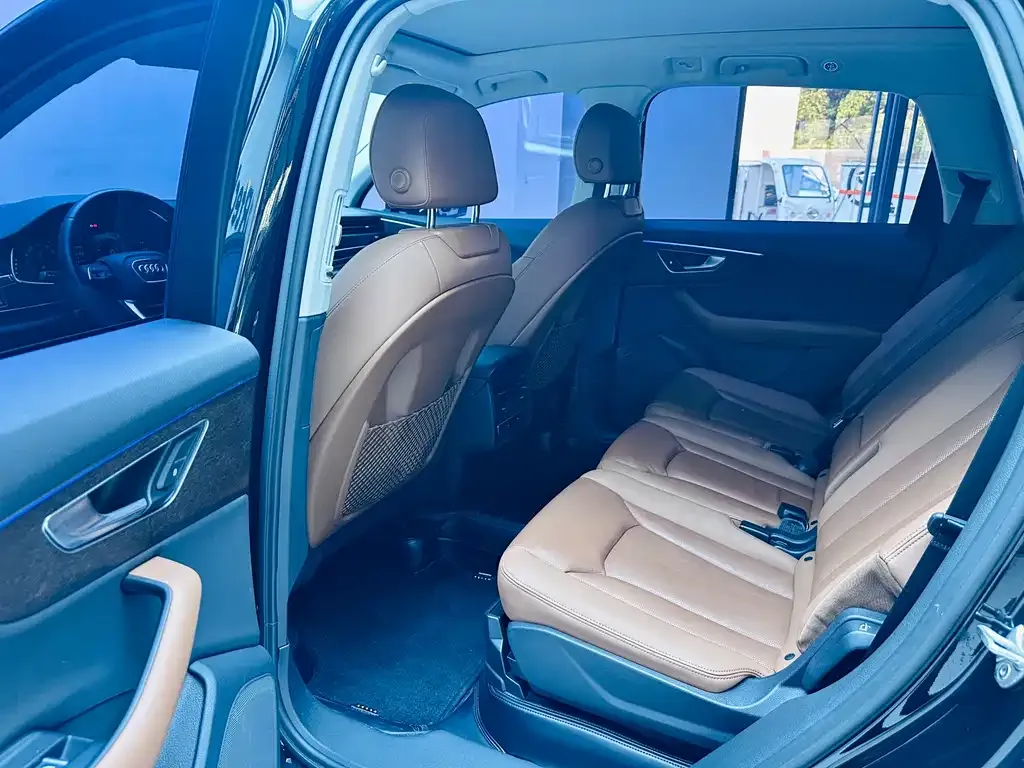 Audi Q7 2023 из CN, фото 4