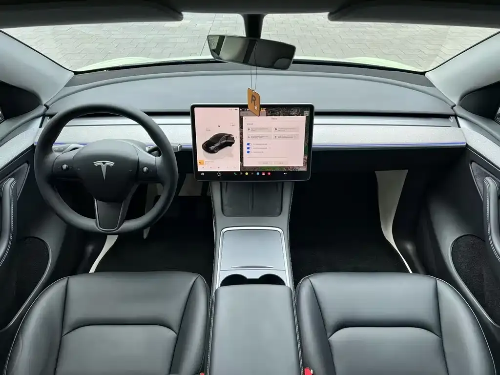 Tesla Model Y — фото 3