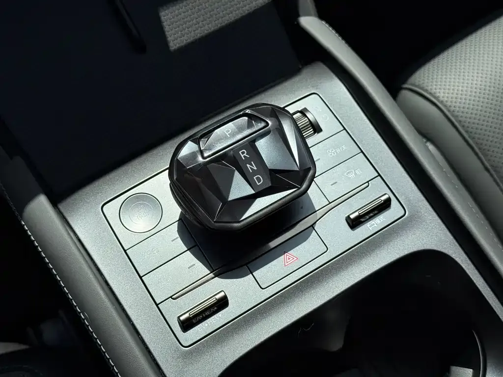 BYD Qin L — фото 10