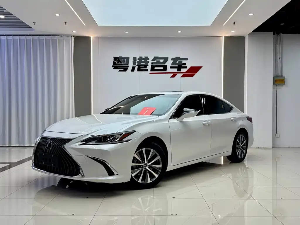 Lexus ES — фото 1