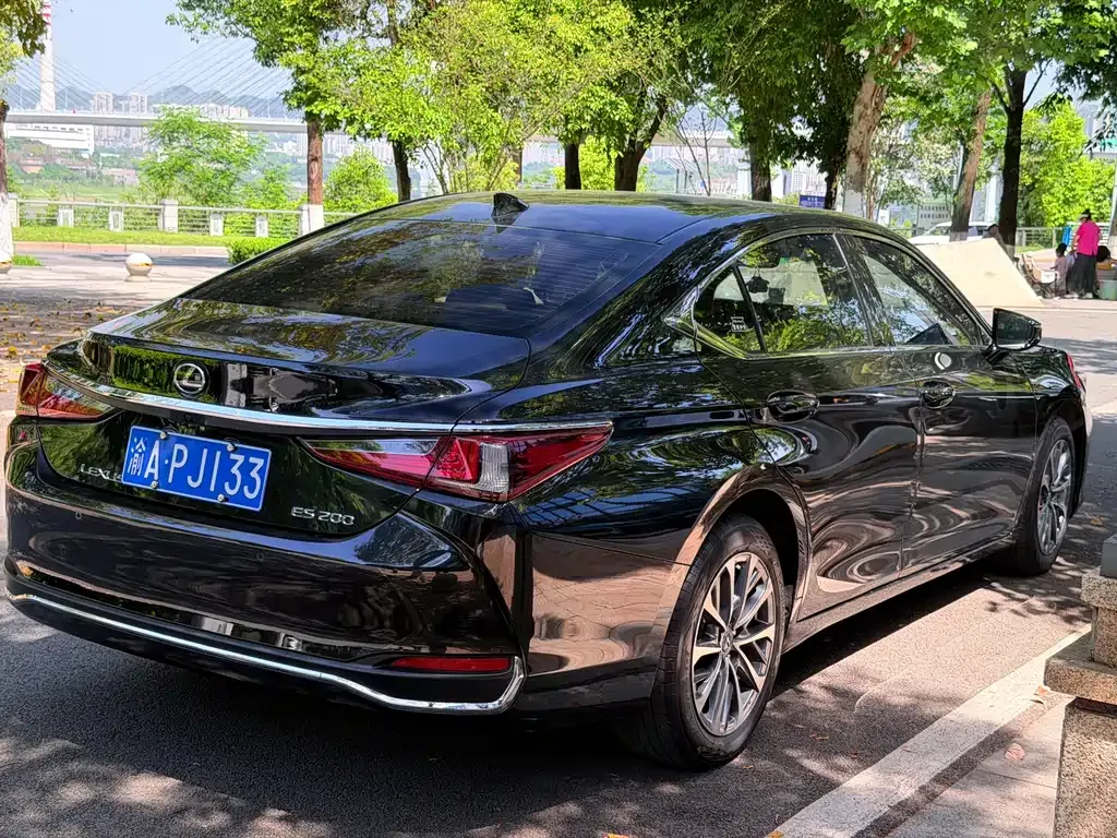 Lexus ES — фото 10